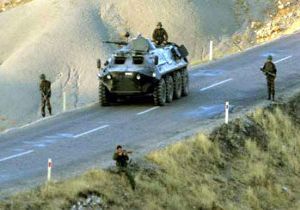 Alçaklar, karakola saldırdı